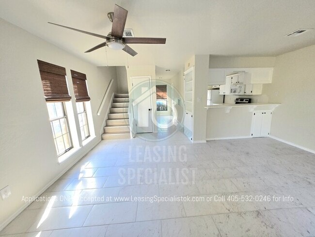 1022 Rambling Oaks Dr in Norman, OK - Building Photo - Building Photo