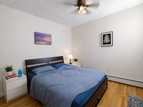 1054 Cambridge St, Unit 2R in Cambridge, MA - Foto de edificio - Building Photo