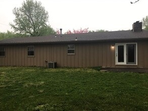 820 S Mission Cir in Springfield, MO - Building Photo - Building Photo