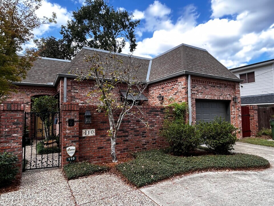 110 Ray Ave in Lafayette, LA - Building Photo