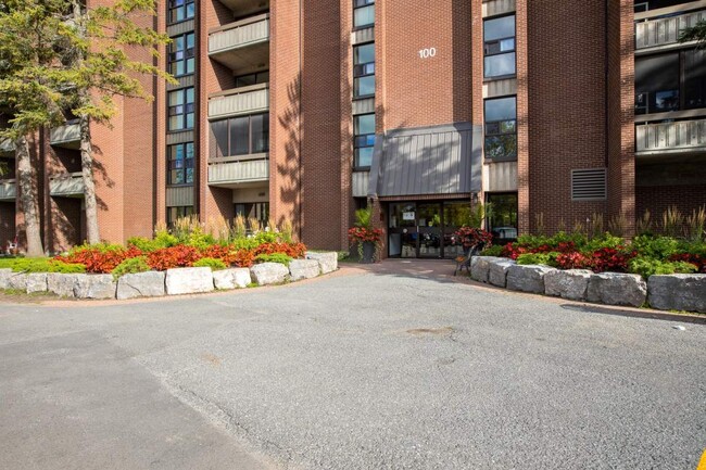 Willowbrook Apartments in Ottawa, ON - Building Photo - Building Photo