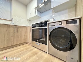 2439 W Walton St, Unit A03C in Chicago, IL - Foto de edificio - Building Photo