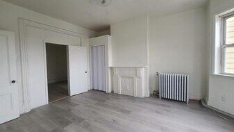 242 Bowers St in Jersey City, NJ - Building Photo