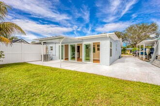 100 SW Hideaway Pl in Stuart, FL - Building Photo - Building Photo