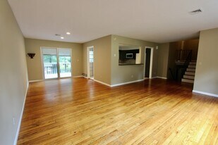 606 Rocky Ridge Rd in Harrison, NY - Building Photo