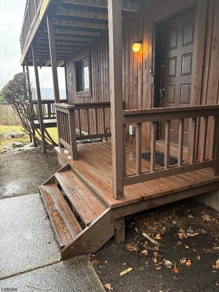 property at 7 Deer Valley Ln