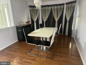 18 E Countryside Dr in Princeton, NJ - Building Photo - Building Photo