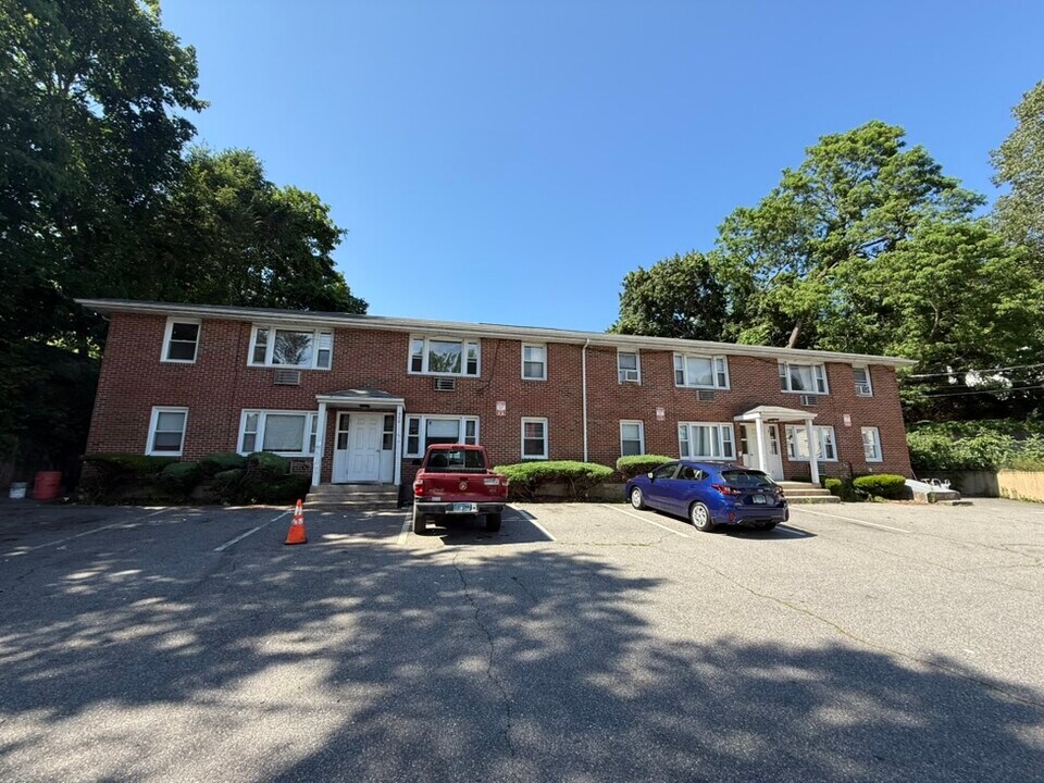 372 Park St, Unit 6 in Bristol, CT - Foto de edificio