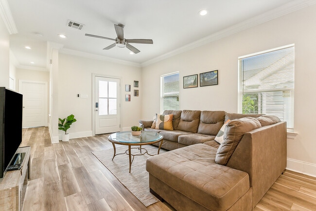 8911 Apple St in New Orleans, LA - Building Photo - Building Photo