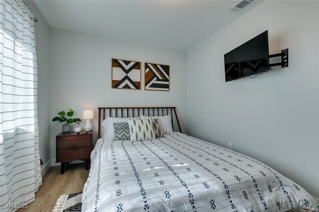 2000 Springview Dr in Las Vegas, NV - Building Photo - Building Photo