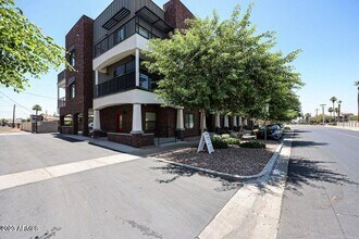 475 N 9th St, Unit 204 in Phoenix, AZ - Foto de edificio - Building Photo