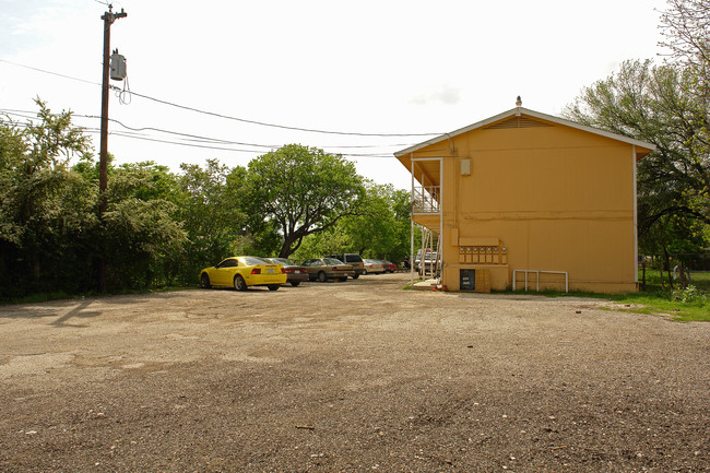 915 SW 36th St in San Antonio, TX - Building Photo - Building Photo