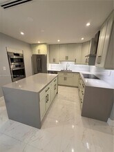 10330 SW 51st St in Miami, FL - Building Photo - Building Photo