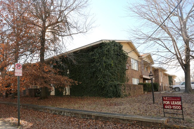 Oakwood Place in Fayetteville, AR - Foto de edificio - Building Photo