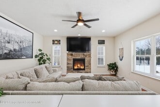 124 Falcon Ln in Archbald, PA - Building Photo - Building Photo