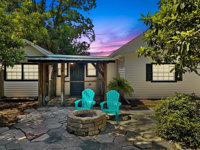 3729 31st Ave S in St. Petersburg, FL - Foto de edificio - Building Photo