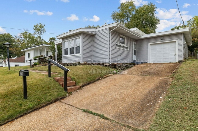 1821 Korando Ave in Overland, MO - Building Photo - Building Photo