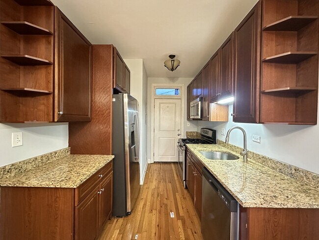 749 W Addison St in Chicago, IL - Building Photo - Building Photo