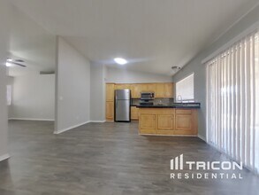 9343 W Mission Ln in Peoria, AZ - Foto de edificio - Building Photo