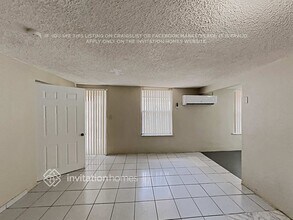 5735 Hayes St in Hollywood, FL - Building Photo - Building Photo