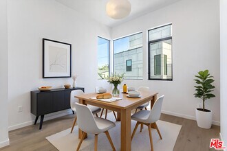 906 Benton Wy in Los Angeles, CA - Building Photo - Building Photo