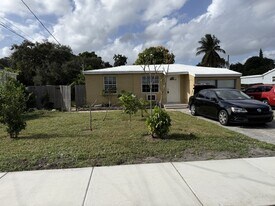 1306 N 58th Ave in Hollywood, FL - Building Photo