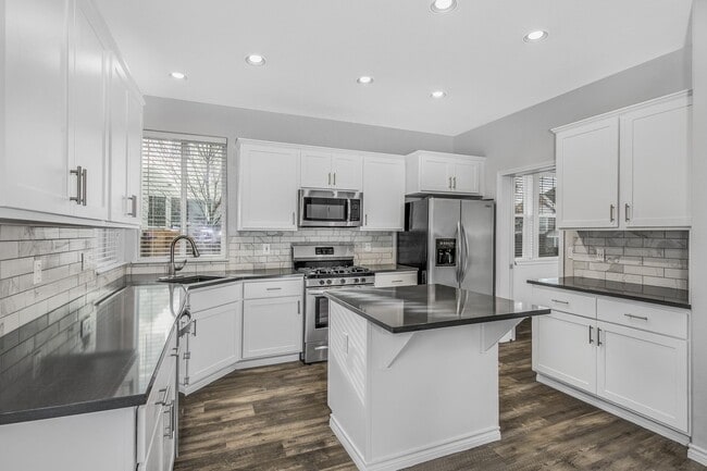 16075 SW Loon Dr in Beaverton, OR - Building Photo - Building Photo