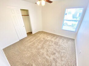 584 Playa Linda Pl in Las Vegas, NV - Building Photo - Building Photo