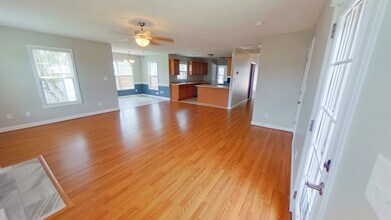 622 Thorncliff Dr in Raeford, NC - Building Photo - Building Photo