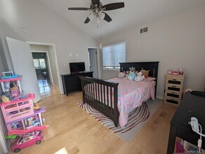 34 Nesaquake Ave in Port Washington, NY - Building Photo - Building Photo
