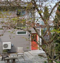 336 N 73rd St, Unit 338 in Seattle, WA - Foto de edificio - Building Photo