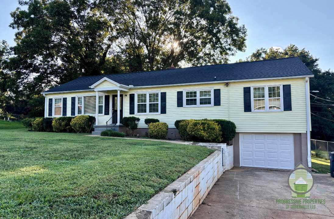 105 Princess Ave in Greenville, SC - Building Photo
