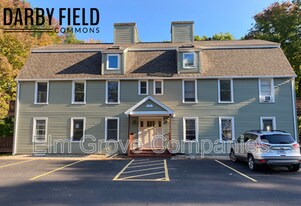 7 Darby Field Common in Lee, NH - Building Photo