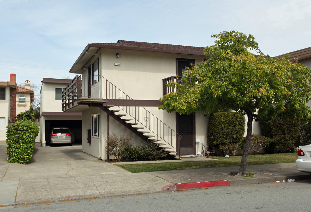 1136 Capuchino Ave in Burlingame, CA - Building Photo