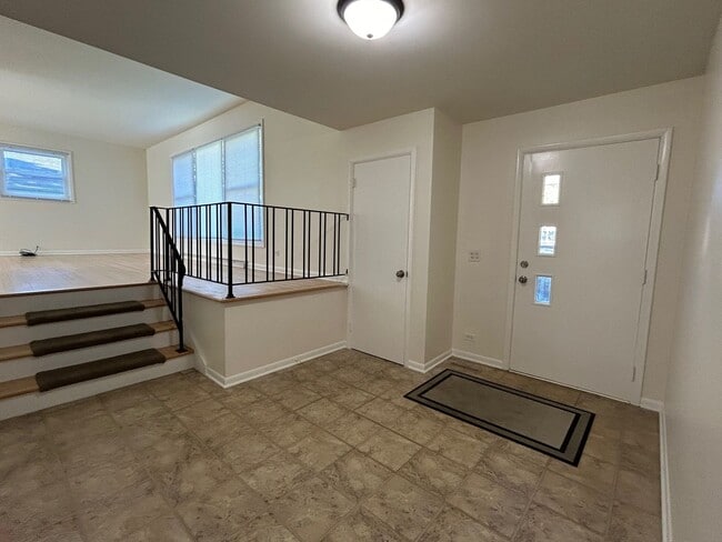 825 Carol Ave in Elgin, IL - Building Photo - Building Photo