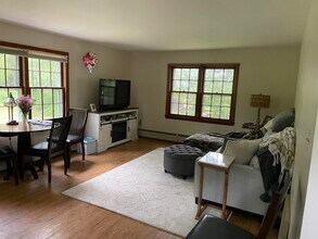 79 Owens Ln, Unit B in Glastonbury, CT - Building Photo - Building Photo