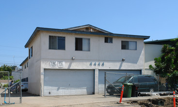 4444 S Centinela Ave in Los Angeles, CA - Building Photo - Building Photo