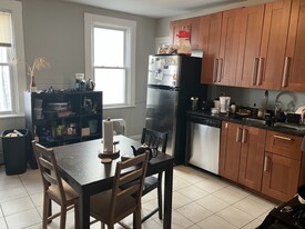 273 Cardinal Medeiros Ave, Unit 1 in Cambridge, MA - Building Photo