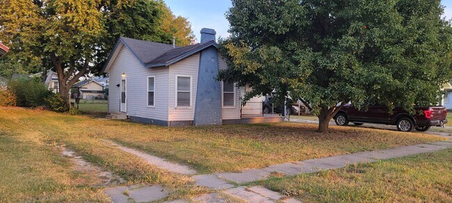 710 N Main St in Tonkawa, OK - Building Photo - Building Photo