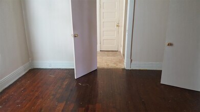 211 E Washington St in Champaign, IL - Building Photo - Building Photo