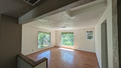 3274 Highland Ave in Grants Pass, OR - Building Photo - Building Photo