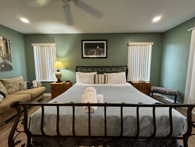 1307 Calabria Ave in Davenport, FL - Building Photo - Building Photo
