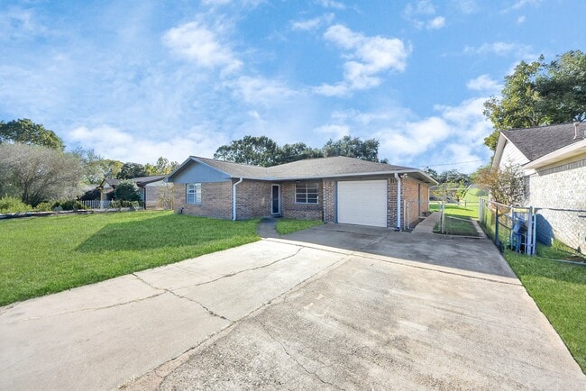 1122 Un Vly Dr in Pearland, TX - Building Photo - Building Photo