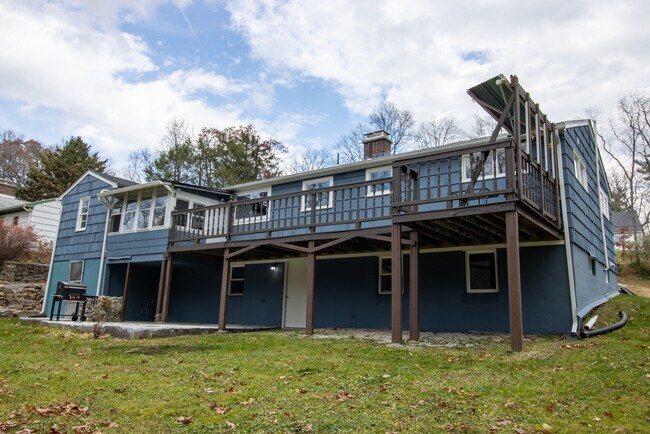 149 Lakeside Blvd E in Waterbury, CT - Building Photo - Building Photo