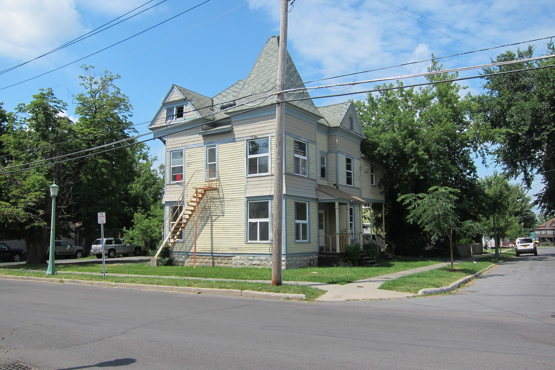 332-334 Clay St in Watertown, NY - Building Photo