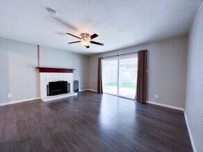 432 Holland Dr in West Sacramento, CA - Building Photo - Building Photo