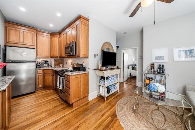 30 Vinton St, Unit 1 in Boston, MA - Building Photo - Building Photo