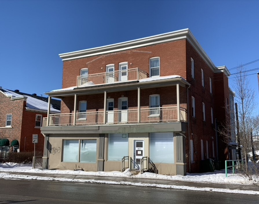 401-407 Papineau Rue in Sherbrooke, QC - Building Photo