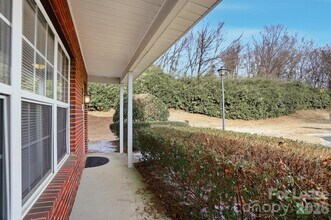 1760 Forest Side Ln in Charlotte, NC - Foto de edificio - Building Photo