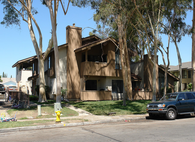 23151 Saguaro St in Lake Forest, CA - Building Photo - Building Photo